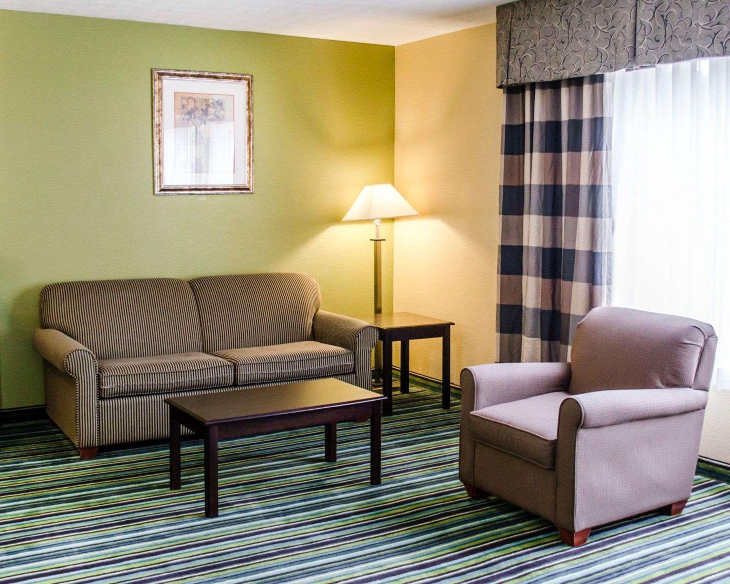Quality Inn & Suites Medina - Akron West Ngoại thất bức ảnh